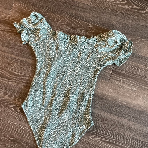 Princess Polly Green Floral Bodysuit - Picture 3 of 6